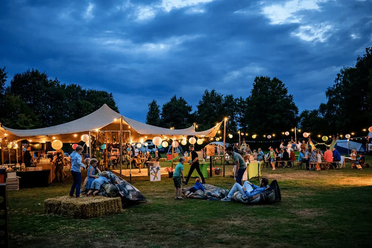 Cort stretch pentru festival